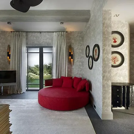 Overlooking The Sea Is Ideally Located In The Private Secure Area Villa *