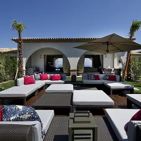 Villa Overlooking The Sea Is Ideally Located In The Private Secure Area Saint-Tropez