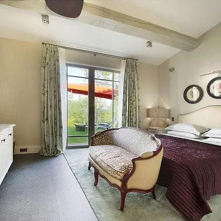 Overlooking The Sea Is Ideally Located In The Private Secure Area Villa *